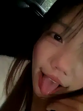 Snapshot of xixi_28 chatting on 10.11.25 xixi 28 online show from 10.11.25