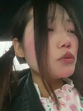 Snapshot of xixi_28 chatting on 10.15.25 xixi 28 online show from 10.15.25