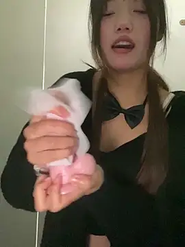 Snapshot of xixi_28 chatting on 10.18.25 xixi 28 online show from 10.18.25