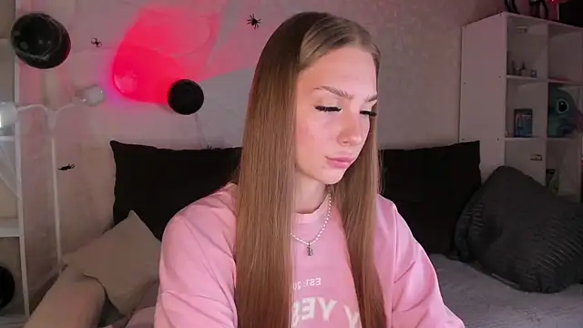 AliceLababy  online show from 11.03.25