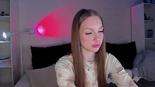 AliceLababy  online show from 11.13.25