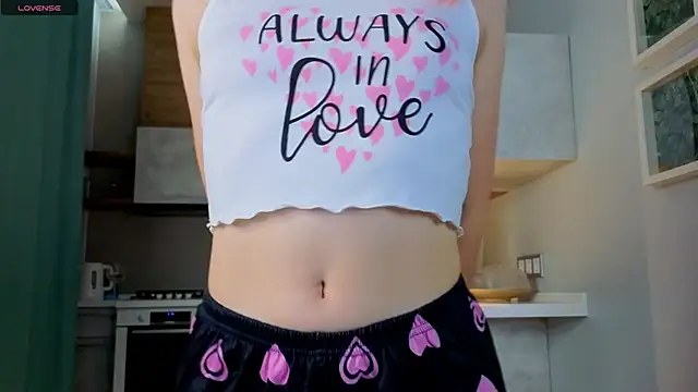 Snapshot of JuliannaWenger chatting on 10.21.25 JuliannaWenger online show from 10.21.25