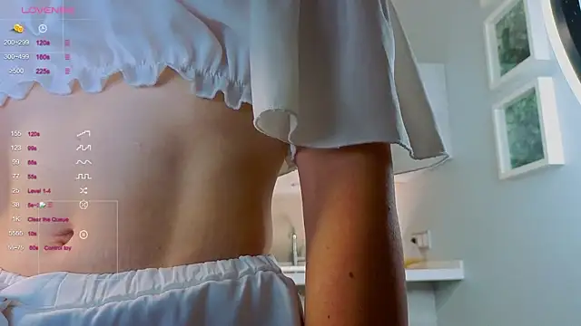 Snapshot of JuliannaWenger chatting on 10.22.25 JuliannaWenger online show from 10.22.25