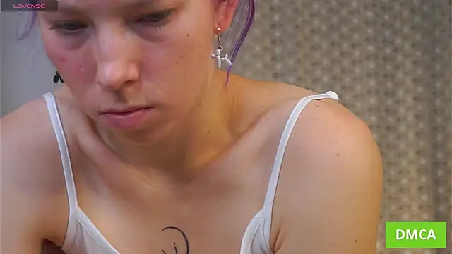 Snapshot of JuliannaWenger chatting on 10.27.25 JuliannaWenger online show from 10.27.25