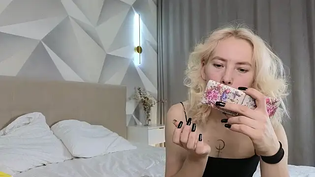 JuliannaWenger online show from 12.18.25