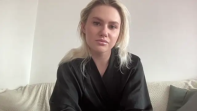 Snapshot of ElaraLuxxxe chatting on 10.08.25 ElaraLuxxxe online show from 10.08.25