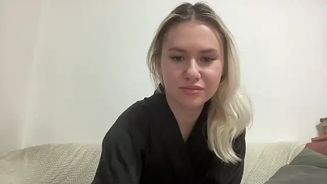 Snapshot of ElaraLuxxxe chatting on 11.14.25 ElaraLuxxxe online show from 11.14.25