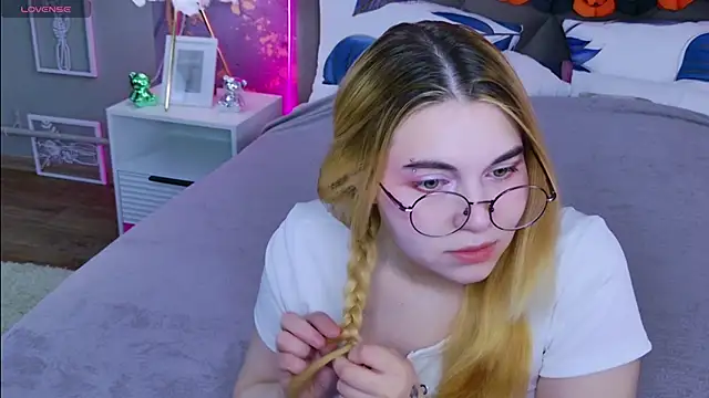 Evie Vall online show from 11.02.25