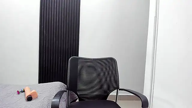 Sophia-thomson online show from 09.10.25