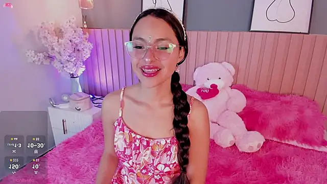 Snapshot of Annie__2 chatting on 10.04.25 Annie 2 online show from 10.04.25