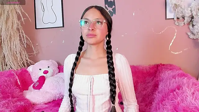 Snapshot of Annie__2 chatting on 10.18.25 Annie 2 online show from 10.18.25