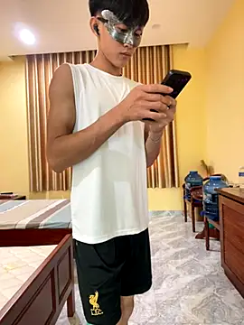 Snapshot of thienlong05 chatting on 11.17.25 thienlong05 online show from 11.17.25