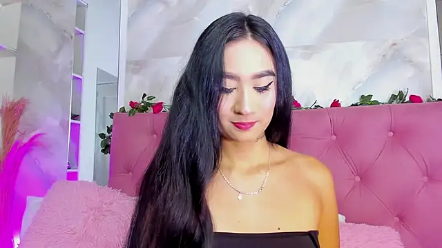 Snapshot of Nicolqueen_ chatting on 10.21.25 Nicolqueen online show from 10.21.25