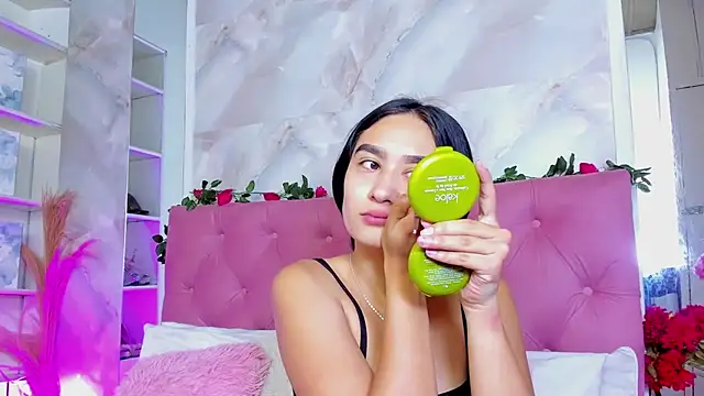 Snapshot of Nicolqueen_ chatting on 10.22.25 Nicolqueen online show from 10.22.25