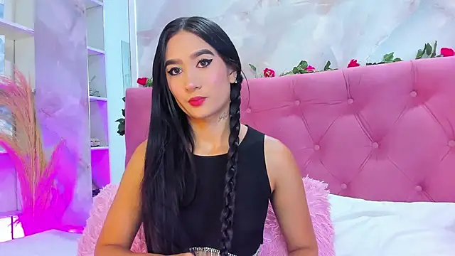 Snapshot of Nicolqueen_ chatting on 11.06.25 Nicolqueen online show from 11.06.25