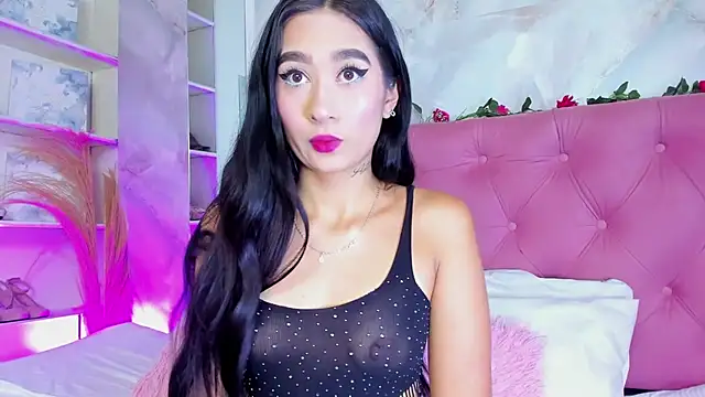 Nicolqueen  online show from 11.18.25