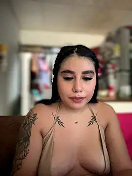 Snapshot of Sophie_Dreamss chatting on 10.19.25 Sophie Dreamss online show from 10.19.25