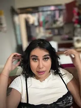 Snapshot of Sophie_Dreamss chatting on 10.30.25 Sophie Dreamss online show from 10.30.25