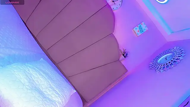 Snapshot of Nauthy_girl chatting on 09.11.25 Nauthy girl online show from 09.11.25