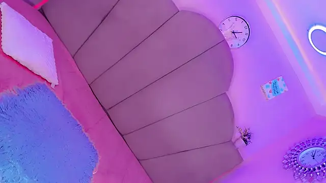 Snapshot of Nauthy_girl chatting on 10.06.25 Nauthy girl online show from 10.06.25