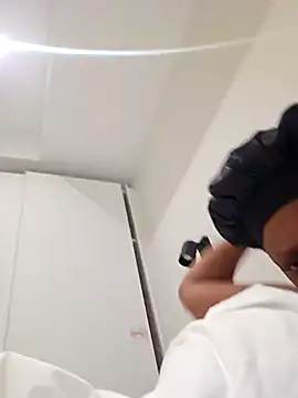 Snapshot of trickyOne chatting on 10.04.25 trickyOne online show from 10.04.25