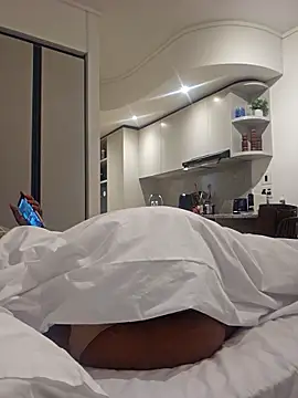 Snapshot of trickyOne chatting on 10.12.25 trickyOne online show from 10.12.25