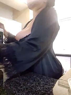 Snapshot of trickyOne chatting on 10.26.25 trickyOne online show from 10.26.25