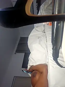 Snapshot of trickyOne chatting on 10.31.25 trickyOne online show from 10.31.25