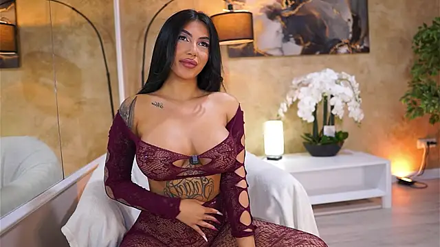 Snapshot of AishaaDevoe chatting on 10.30.25 AishaaDevoe online show from 10.30.25