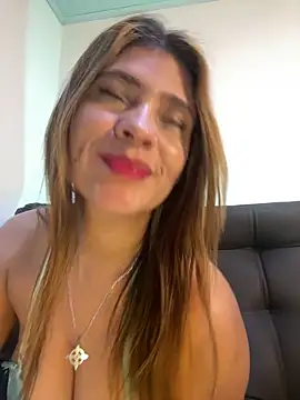 Skarlett 12  online show from 10.22.25