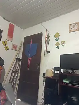 Snapshot of Dedede32 chatting on 11.08.25 Dedede32 online show from 11.08.25