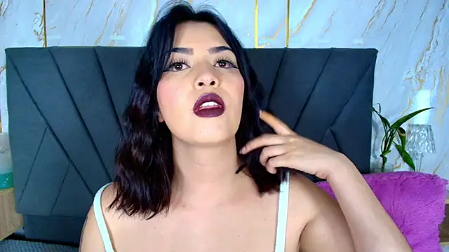chloe Laurent1 online show from 10.04.25