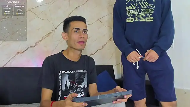 Snapshot of Golldens_Dreamss chatting on 09.29.25 Golldens Dreamss online show from 09.29.25