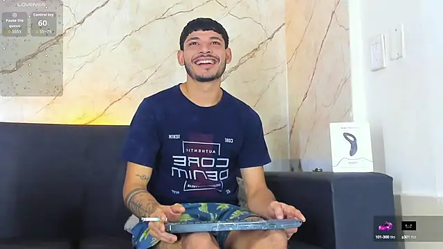 Snapshot of Golldens_Dreamss chatting on 09.30.25 Golldens Dreamss online show from 09.30.25