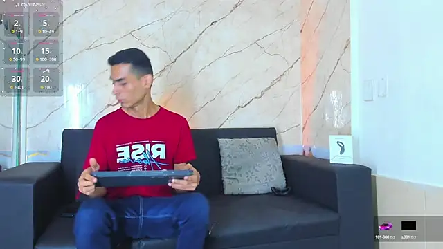 Snapshot of Golldens_Dreamss chatting on 10.02.25 Golldens Dreamss online show from 10.02.25