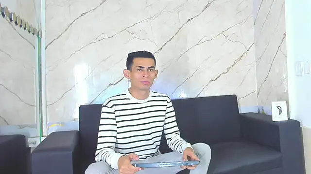 Snapshot of Golldens_Dreamss chatting on 10.06.25 Golldens Dreamss online show from 10.06.25