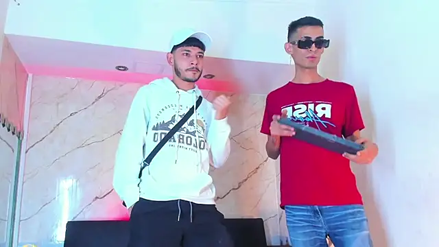 Snapshot of Golldens_Dreamss chatting on 10.11.25 Golldens Dreamss online show from 10.11.25