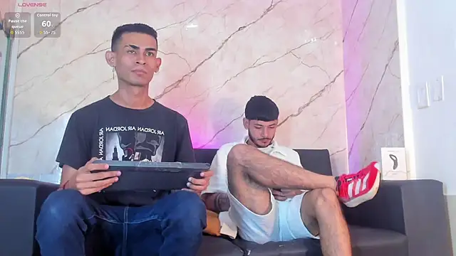 Snapshot of Golldens_Dreamss chatting on 10.14.25 Golldens Dreamss online show from 10.14.25