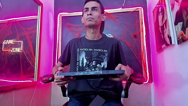 Snapshot of Golldens_Dreamss chatting on 10.27.25 Golldens Dreamss online show from 10.27.25