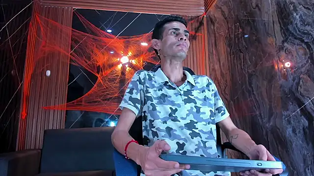 Snapshot of Golldens_Dreamss chatting on 11.02.25 Golldens Dreamss online show from 11.02.25