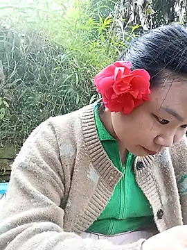 may-squirl online show from 10.31.25