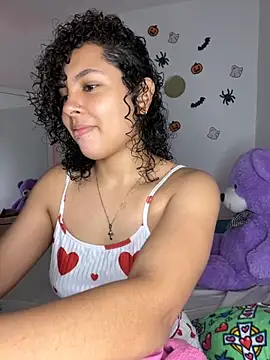 Snapshot of ViolettaMiller_ chatting on 10.18.25 ViolettaMiller online show from 10.18.25