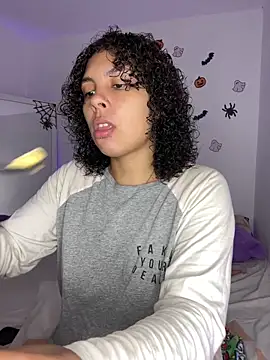 Snapshot of ViolettaMiller_ chatting on 10.22.25 ViolettaMiller online show from 10.22.25