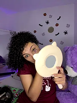 Snapshot of ViolettaMiller_ chatting on 10.27.25 ViolettaMiller online show from 10.27.25