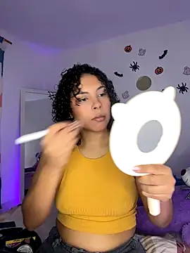 Snapshot of ViolettaMiller_ chatting on 10.29.25 ViolettaMiller online show from 10.29.25