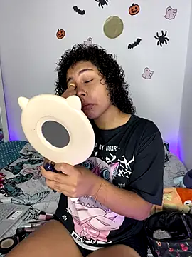 Snapshot of ViolettaMiller_ chatting on 11.04.25 ViolettaMiller online show from 11.04.25