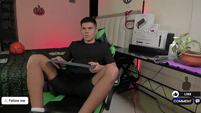 Snapshot of Jack_castell chatting on 09.30.25 Jack castell online show from 09.30.25