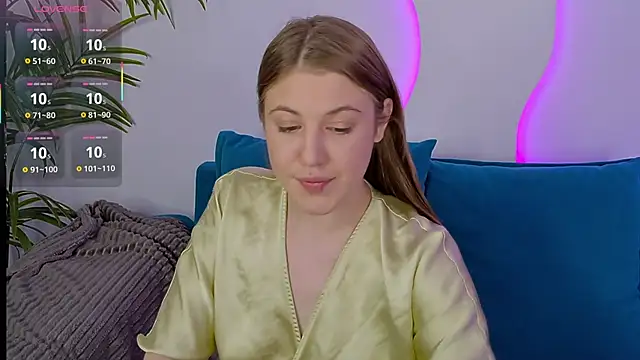 Snapshot of MelanieHenders chatting on 10.03.25 MelanieHenders online show from 10.03.25