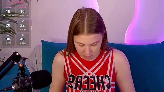 Snapshot of MelanieHenders chatting on 10.05.25 MelanieHenders online show from 10.05.25