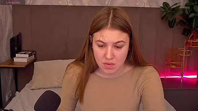 MelanieHenders online show from 12.04.25